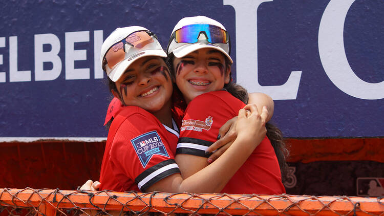 Niñas jugadoras de béisbol