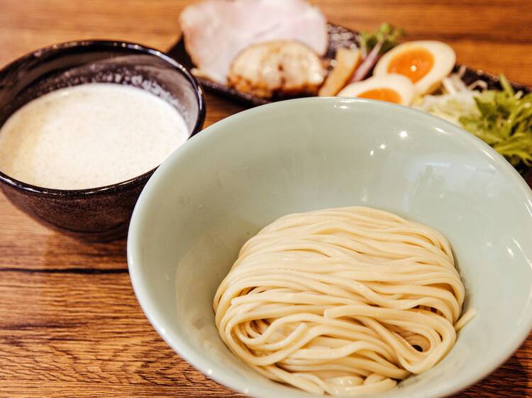 純白のつけ汁に唸る。