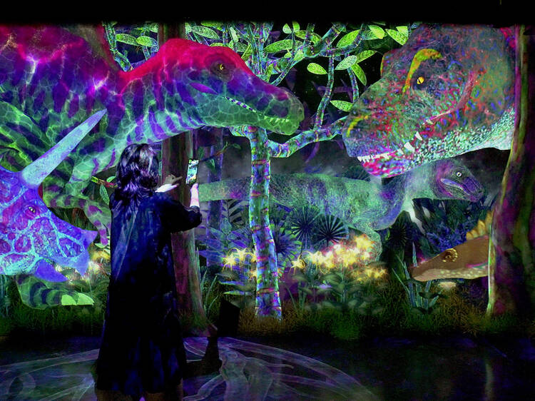 teamLab: Catching and Collecting in the Dinosaur Forest