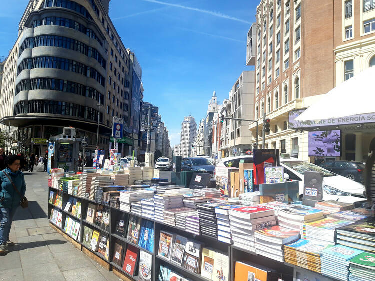 La literatura sale a la calle en Madrid con motivo del Día del Libro