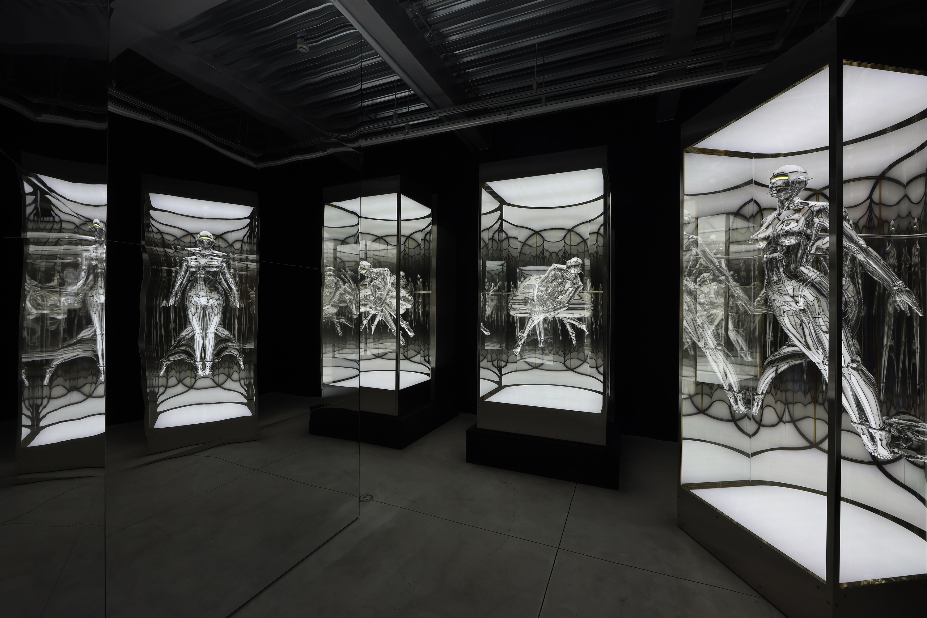 空山基 HAJIME SORAYAMA クッション 括ら