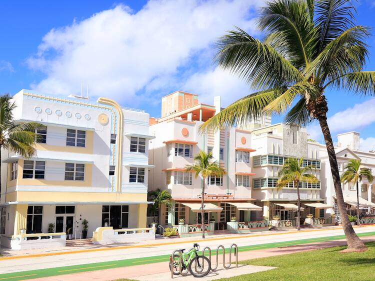 Admira la icónica arquitectura de Miami Beach en el distrito Art Decó