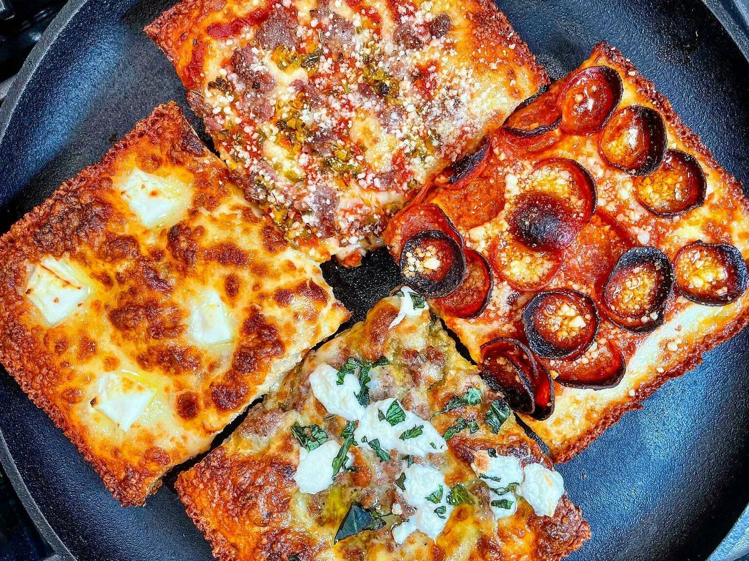 32 Best Pizzas in Chicago To Try Right Now