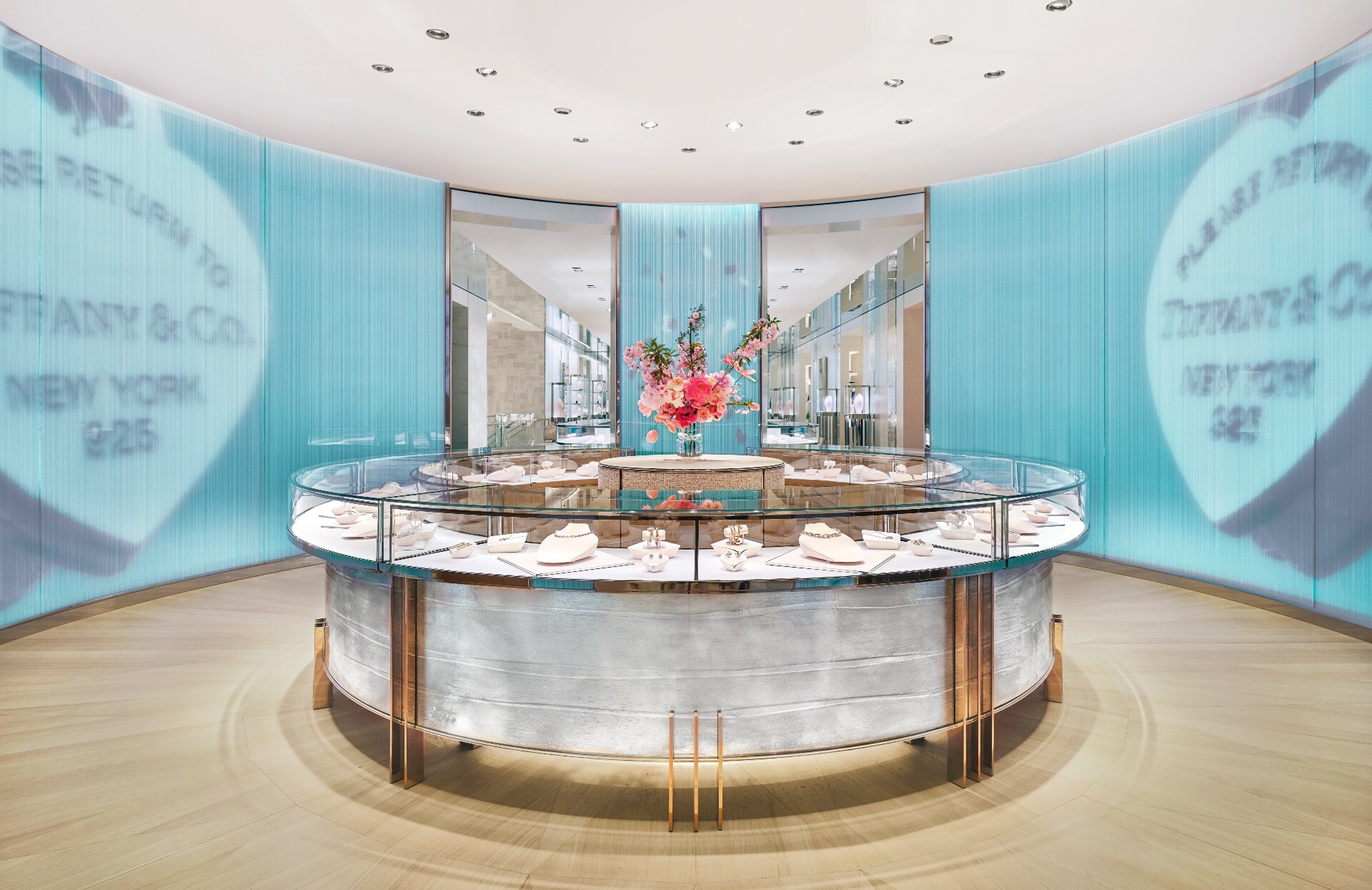 Tiffany & Co. Flagship store, with original upper volume built in 1980