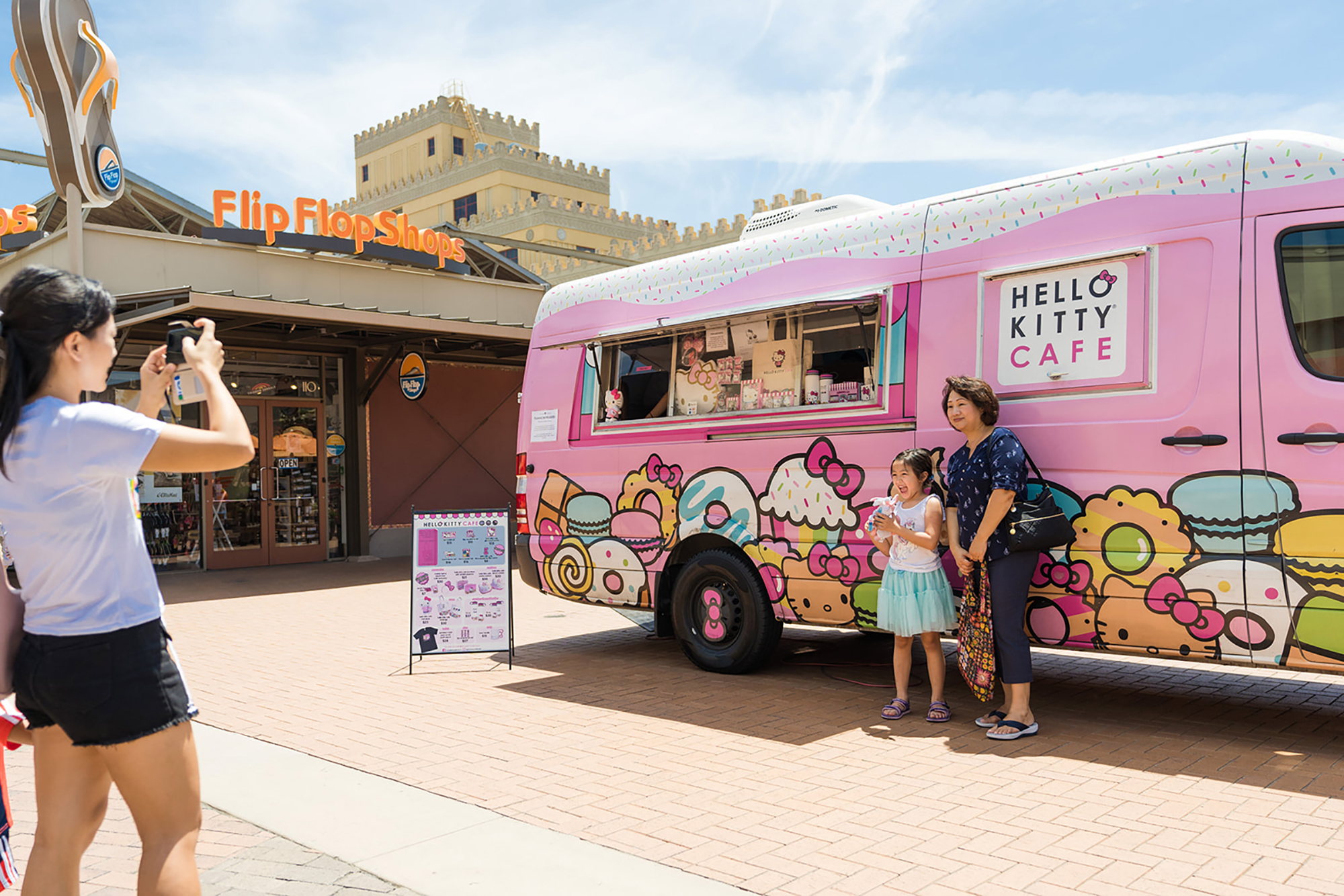 The outside of the Hello Kitty Cafe near New York New York Casino