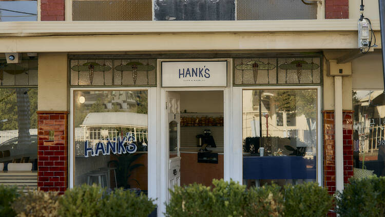 Hank's Cafe and Bagelry.