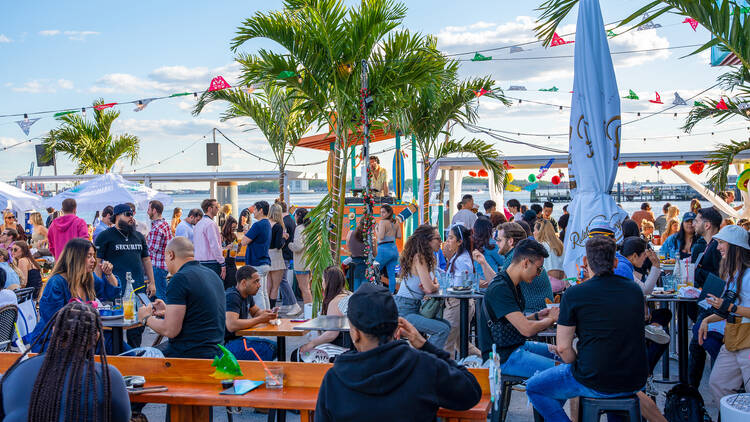 Watermark Beach at Watermark NYC Pier 15 Waterfront Dining