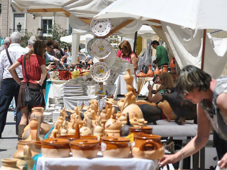 Visitar el gran mercadillo de cerámica