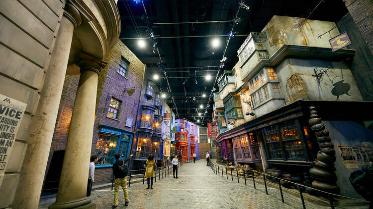 Harry Potter Studios London Gift Shop Walkthrough With Merch Prices 