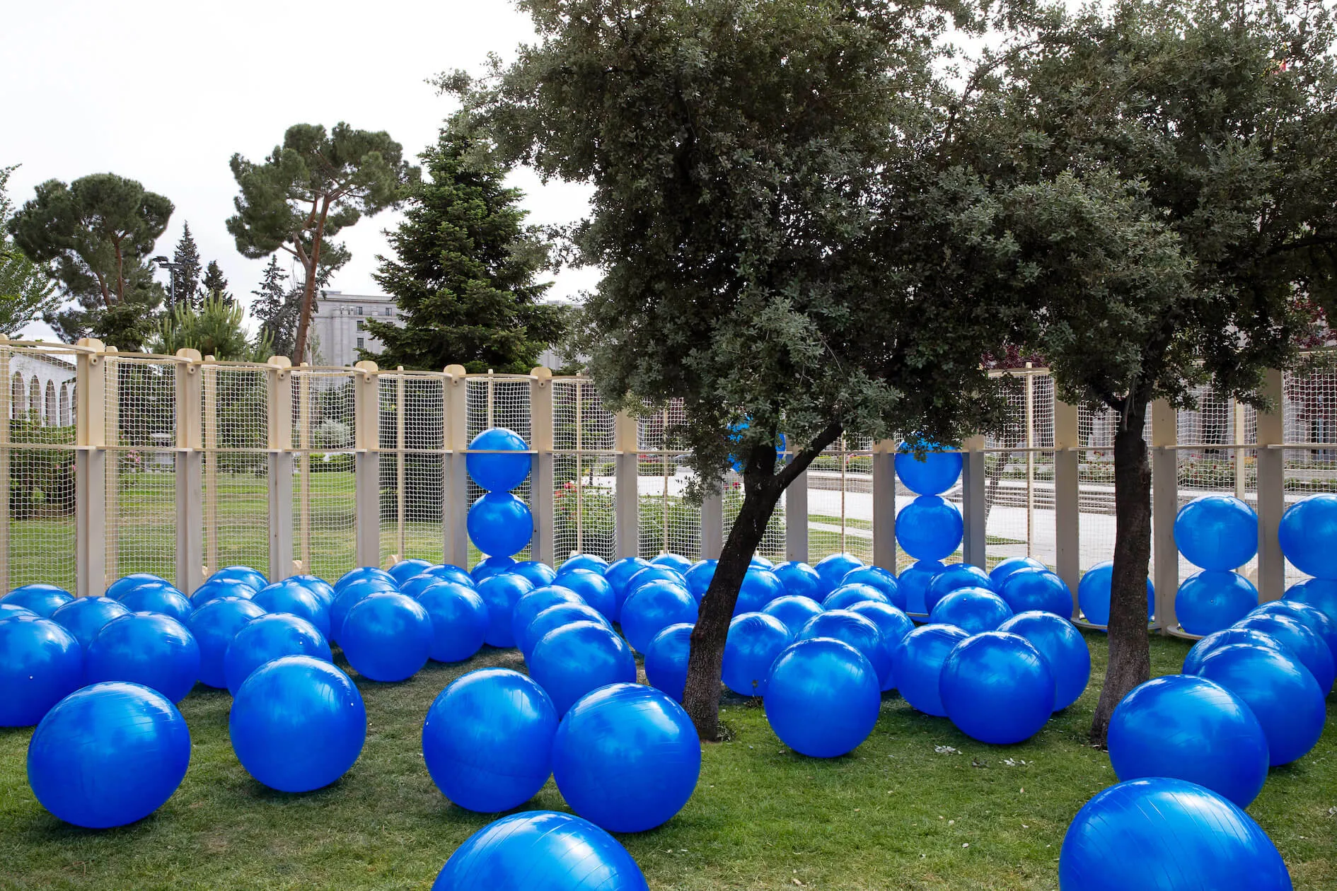 Concéntrico. Festival Internacional de Arquitectura y Diseño de Logroño llega a Madrid con una gigantesca piscina de bolas