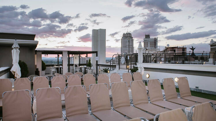 Cine de verano Hotel Emperador, el mejor plan junto a su piscina