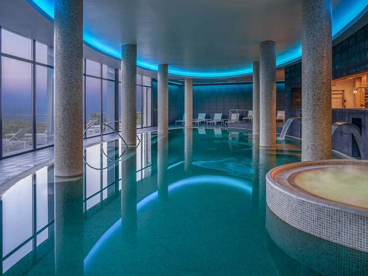 Un hotel amb spa i zones d'aigua