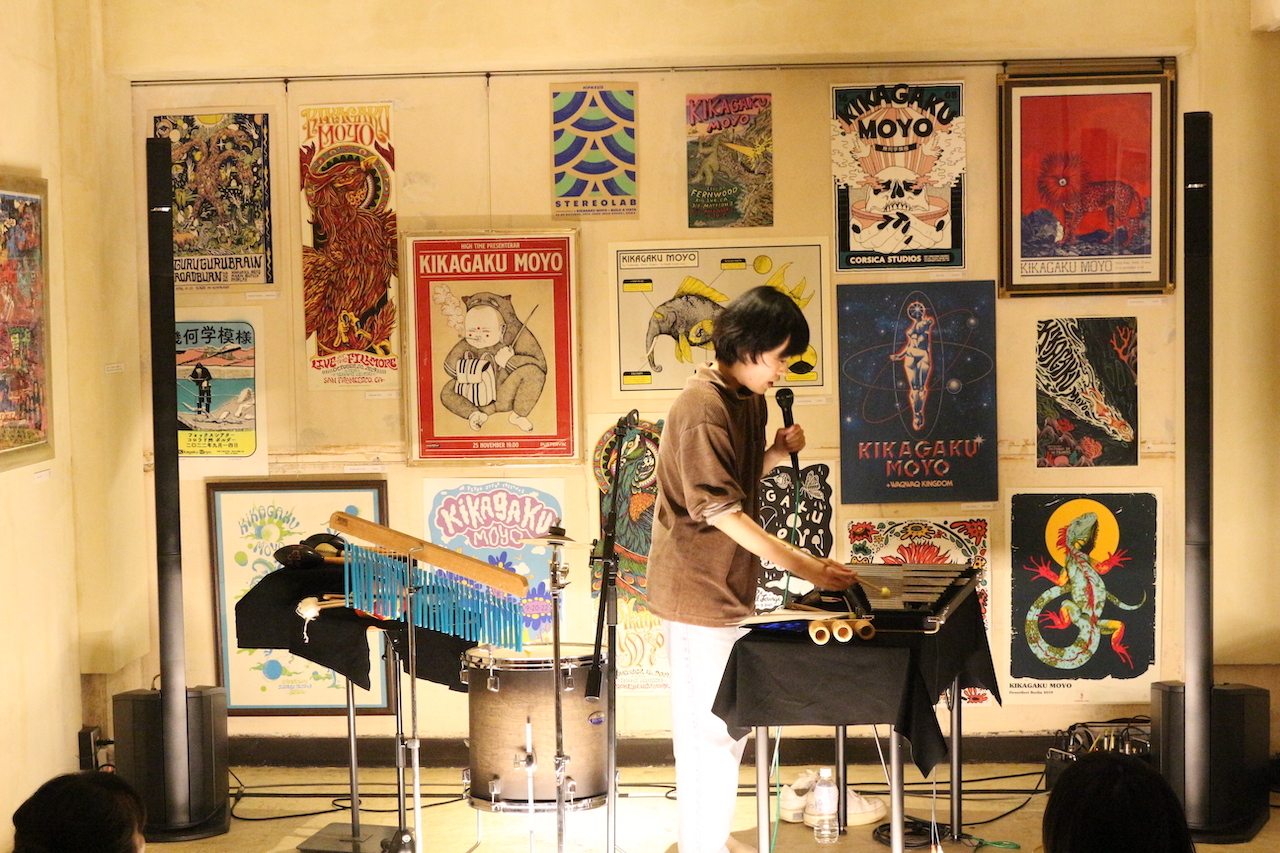 幾何学模様ツアーポスター展