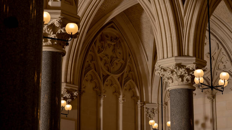 Vaulted ceilings of Reine and La Rue.