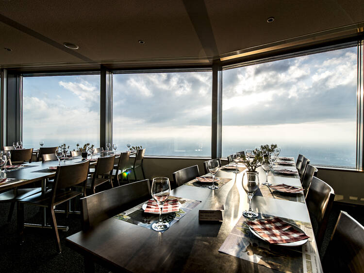 1. Breakfast with a six-country view