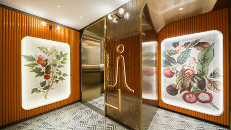 The women's restrooms at Palais Renaissance.