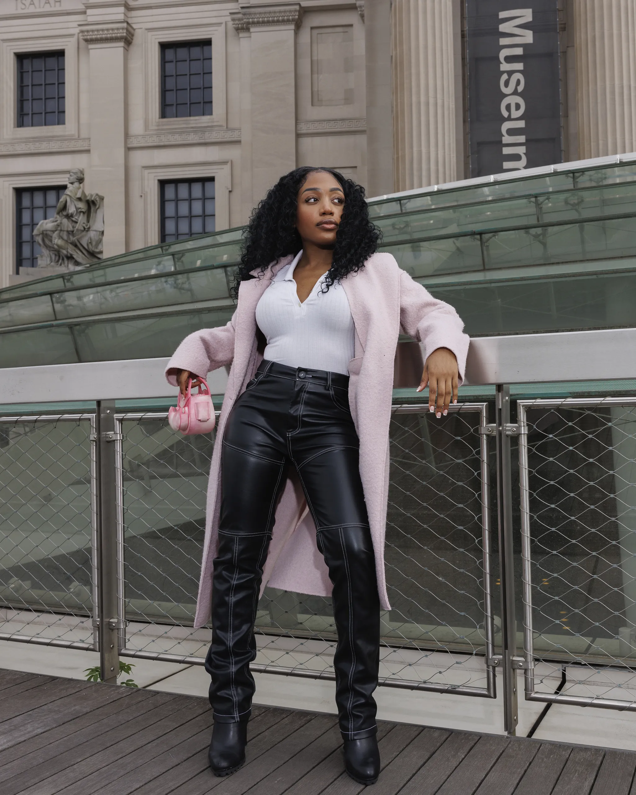 Chelsea Miller in front of the Brooklyn Museum