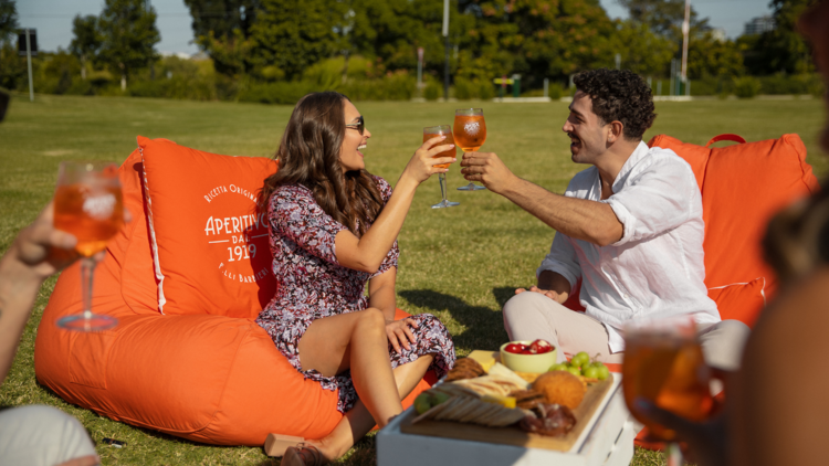 Aperol Kombi Tour - two people on beanbags with aperol