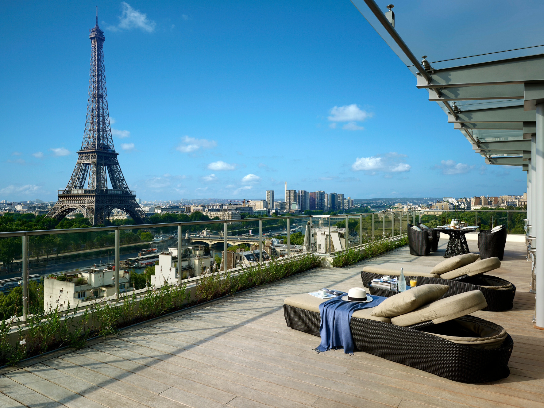 Paris Hotels With Views Of Eiffel Tower - Shangri La Hotel Paris