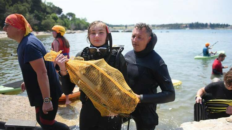 Savudrija sea clean-up operation