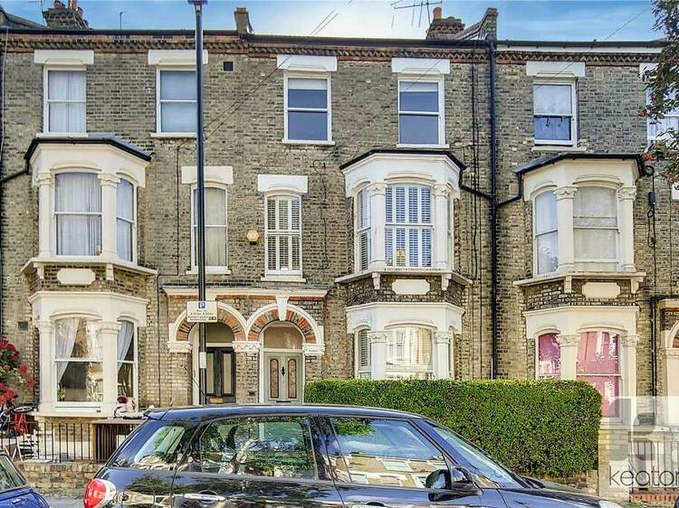 Madness frontman Suggs’ townhouse (of fun) is for sale Madness frontman Suggs’ townhouse (of fun) is for sale