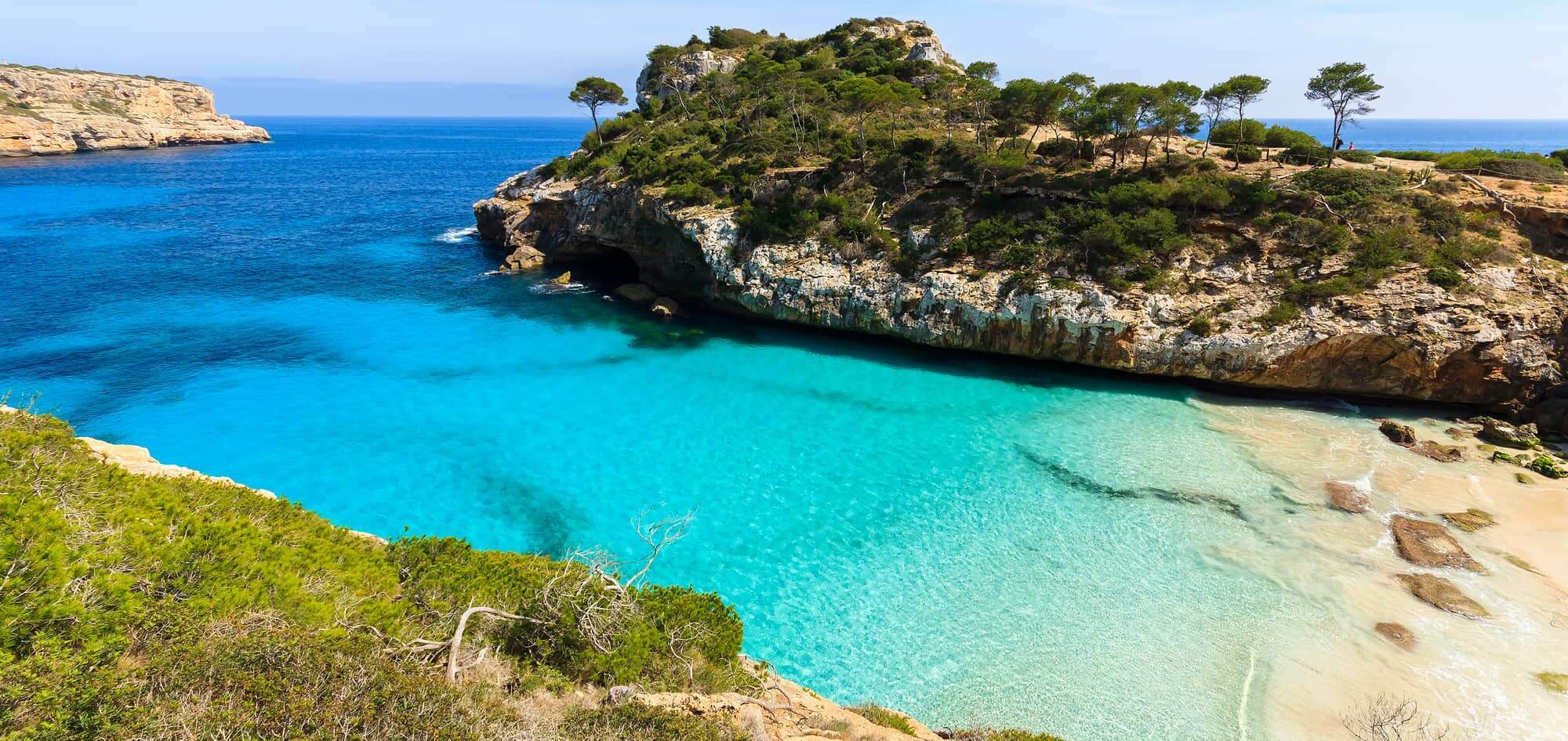 Arena blanca y aguas cristalinas: la playa paradisíaca de España que ...