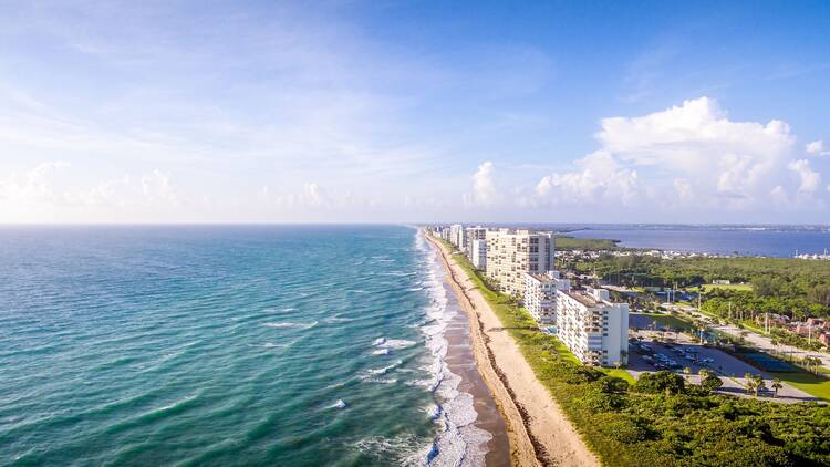 A scenic view of the beautiful Jensen beach in Florida on a summer day