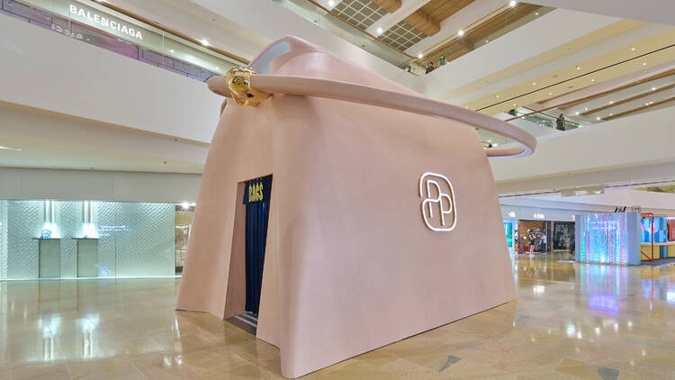 Pacific Place, Bags: Inside Out