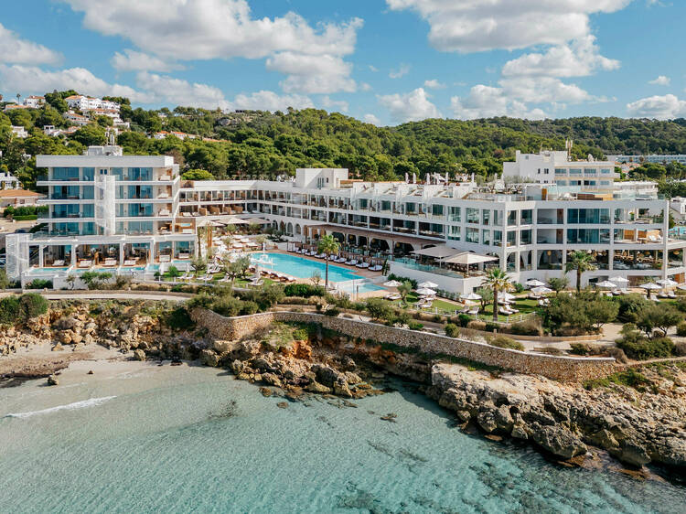 6 grandes hoteles de playa para ir con niños pequeños este verano