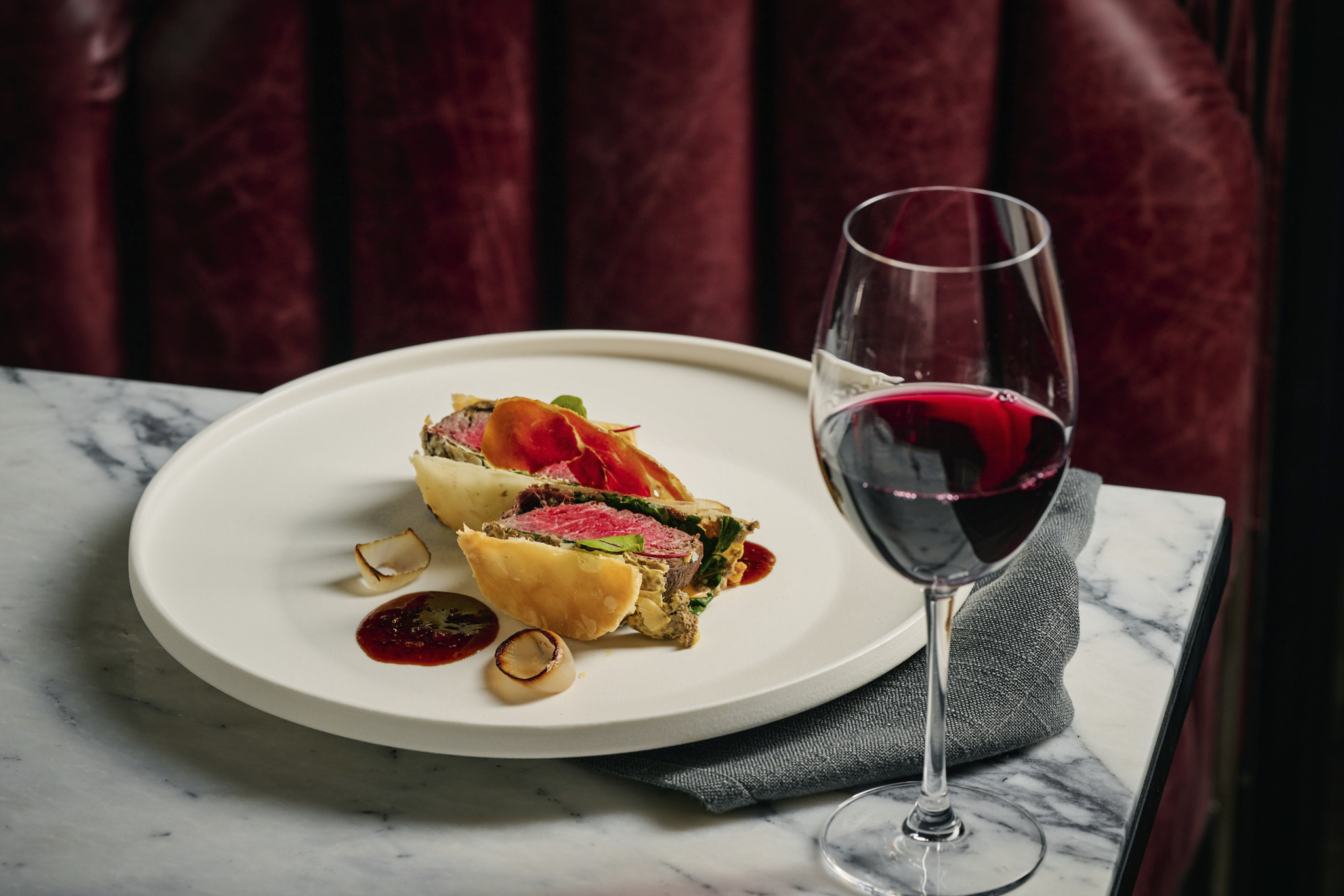 Discover a new cinematic bar and restaurant at Le Meridien Hotel