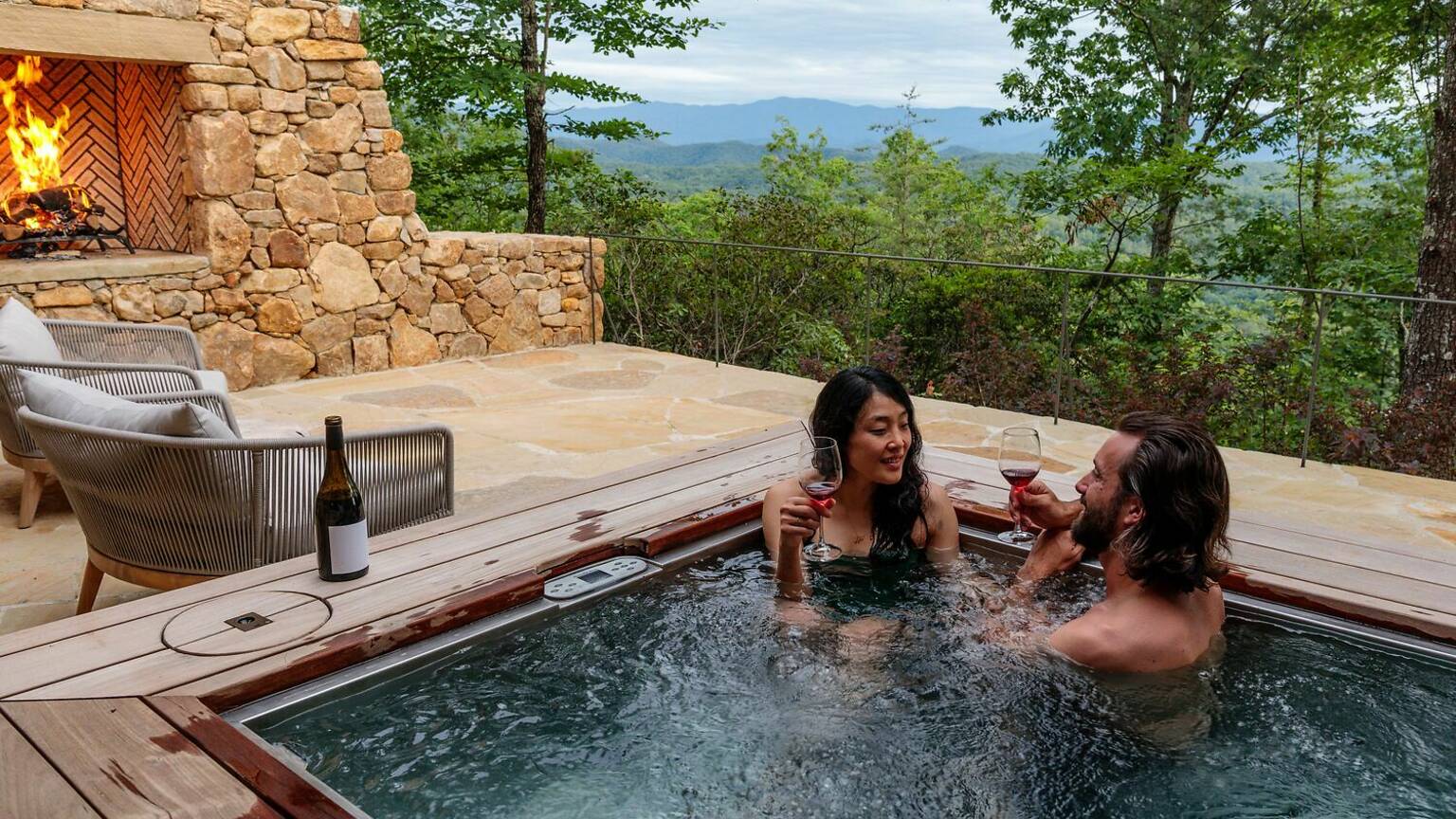 10 Best Hotels With A Private Pool in the US For A Luxury Retreat