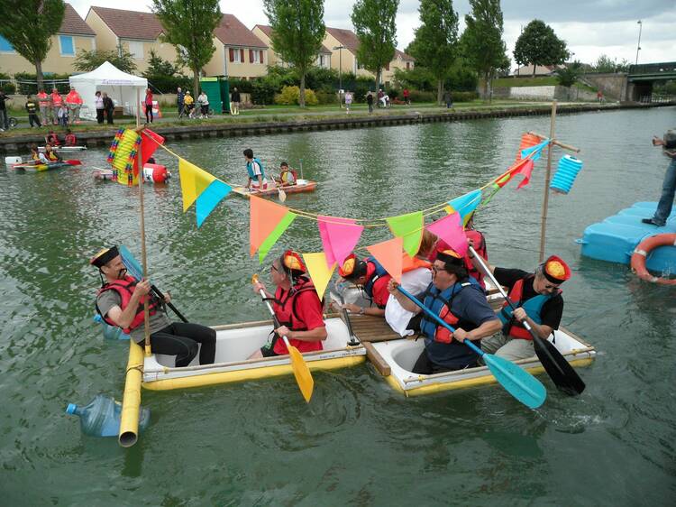 Cet été, participez à une course de baignoires sur le canal de l'Ourcq !