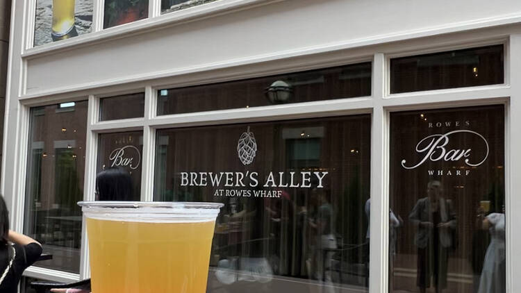 Have a Drink at Brewer’s Alley
