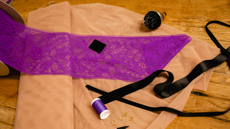 sewing, purple lace (Rue Du Paradis)