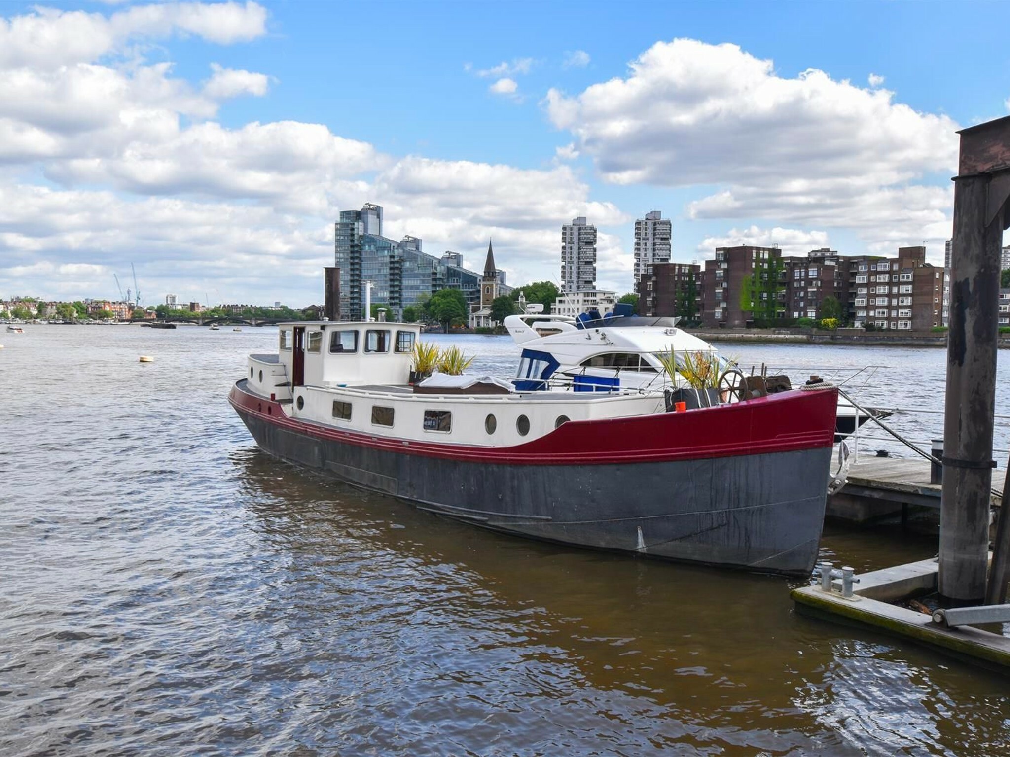 You can live on the Thames, in this boat, for just £220k