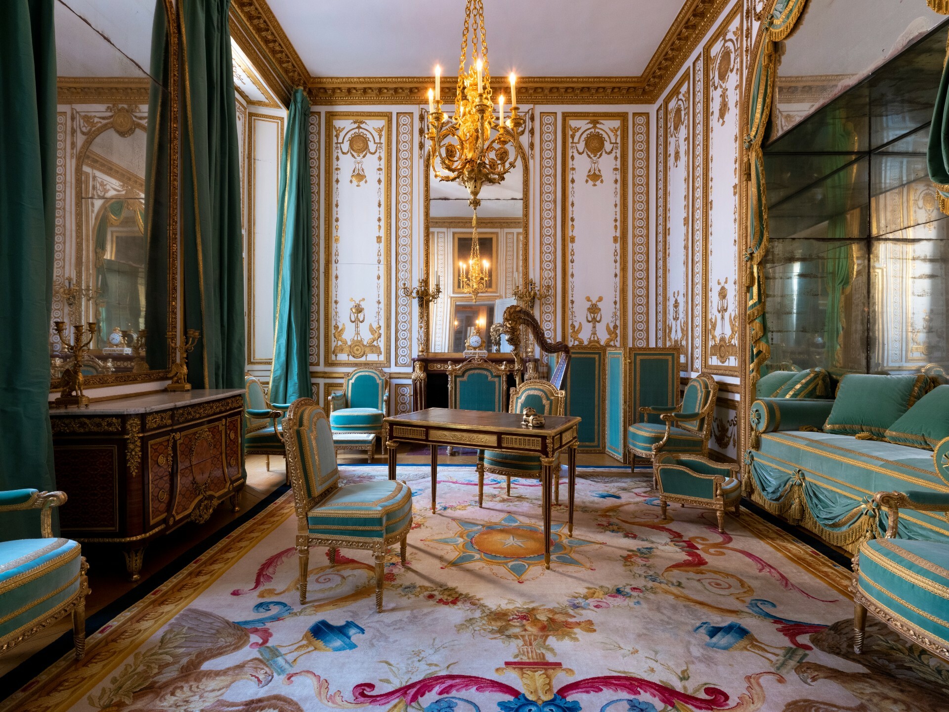 Marie Antoinette’s Private Bedchambers in the Palace of Versailles Are ...