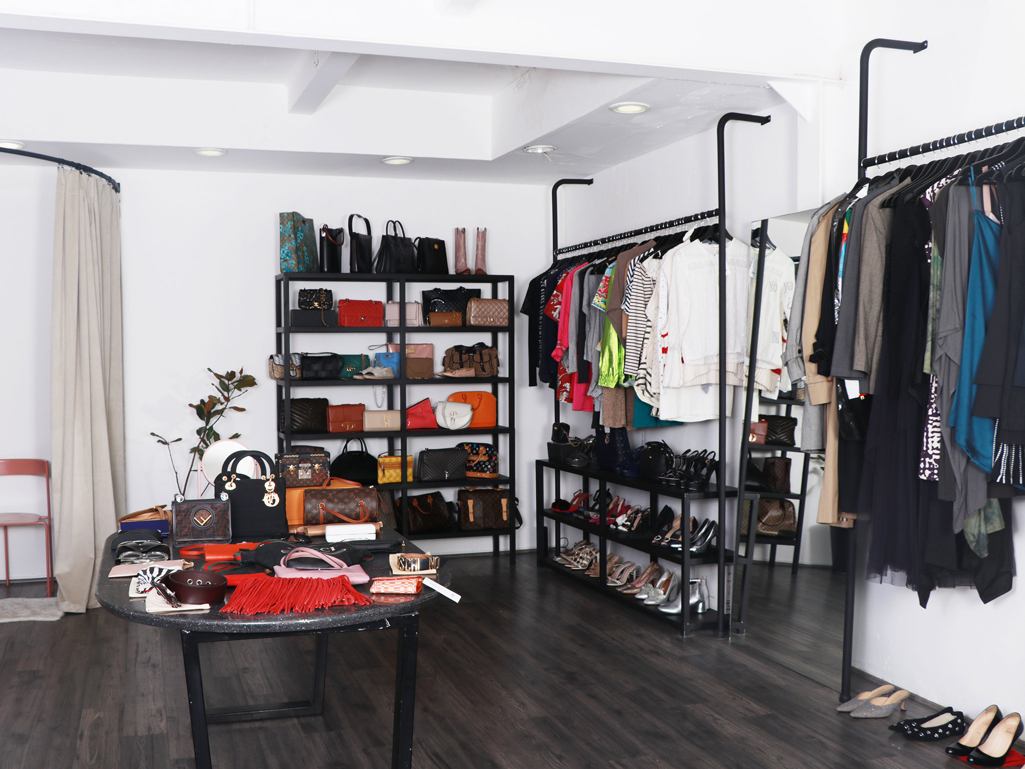 Casa Troquer, un lugar para comprar ropa de segunda mano de lujo en Polanco