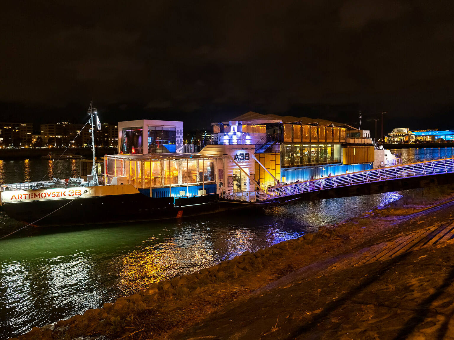 14 Best Budapest Nightlife Spots, Picked By A Local