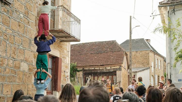 La Horde dans les pavés