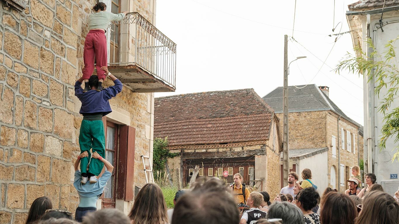 La Horde dans les pavés