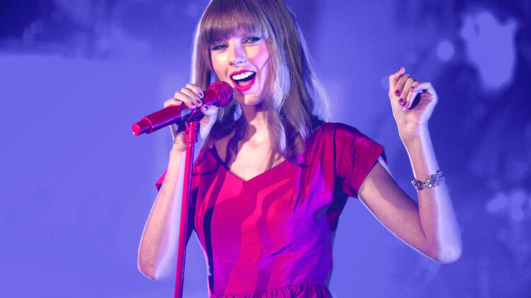 Taylor Swift performing