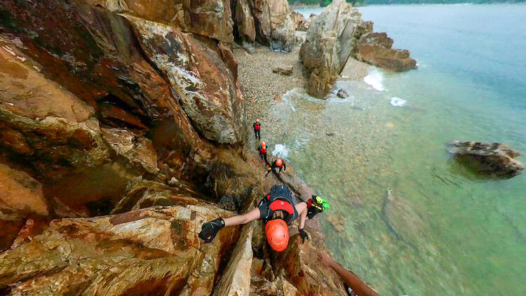 Coasteering in Tai Tam Bay