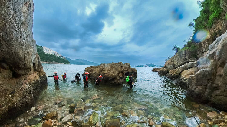 Coasteering in Tai Tam Bay