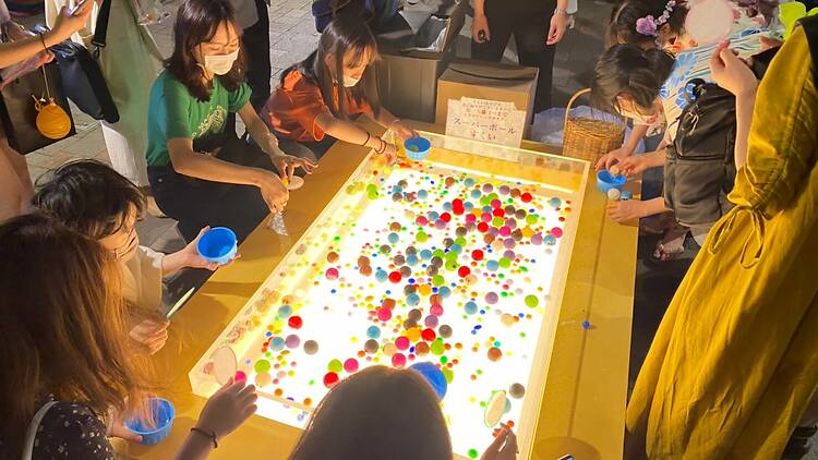 都会の真ん中で涼を求める「大手町・丸の内・有楽町 夏祭り」開催