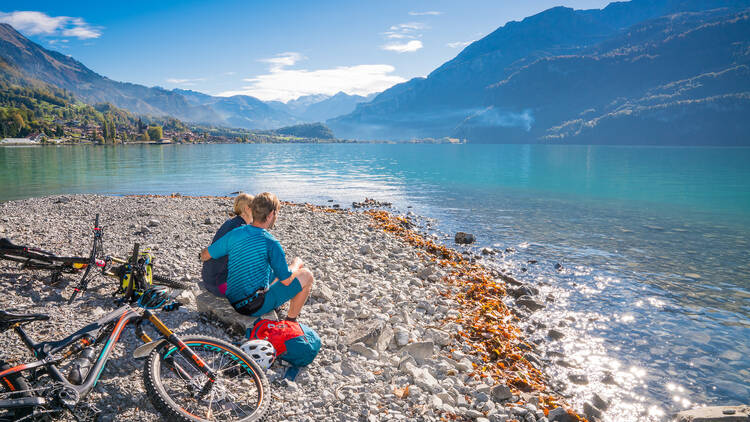 See Lake Brienz on two wheels