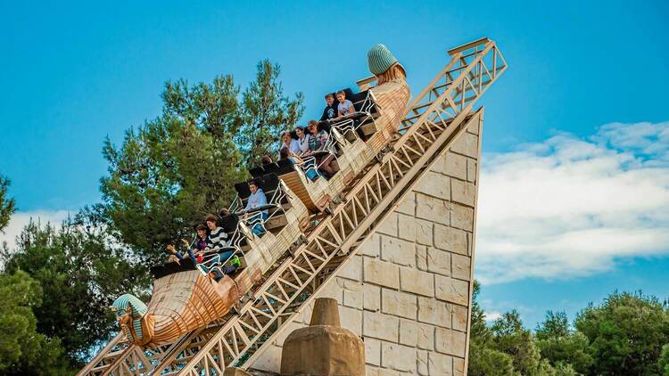 Caídas a toda velocidad en el Parque de atracciones de Zaragoza