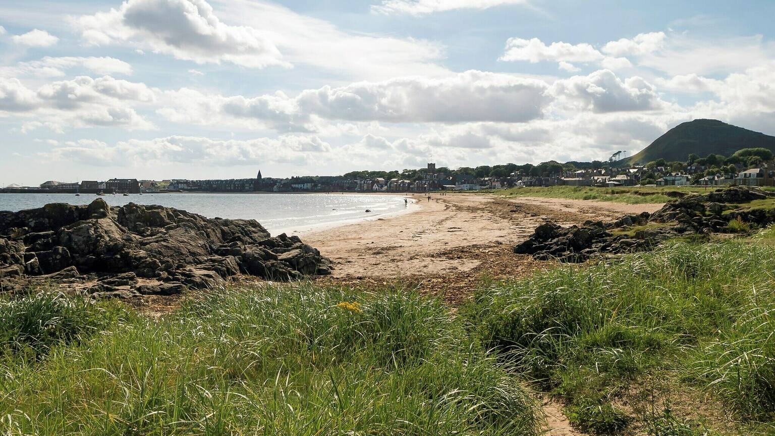 Edithburgh Beach 11 Top Day Trips from Edinburgh for Hiking, Beaches and Pretty Towns