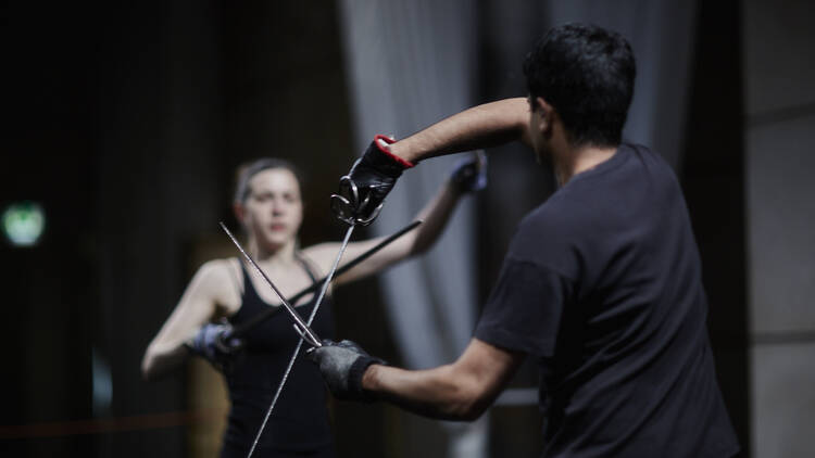 Learn to swordfight at Shakespeare's Globe