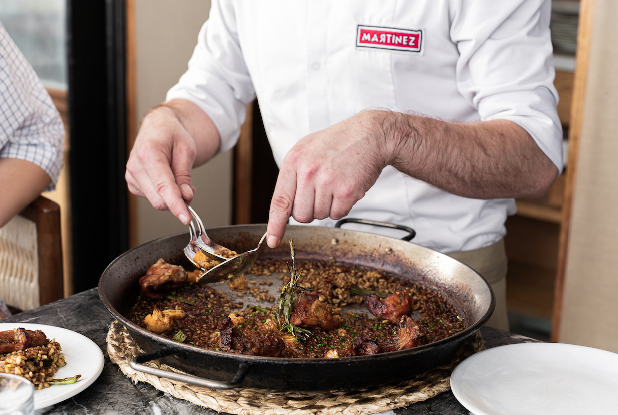 La maravillosa paella de arroz y conejo de la Martínez