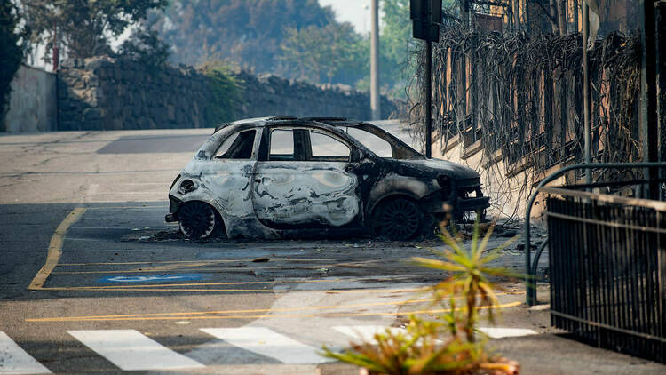 A car is wrecked by the Italy wildfires 2023